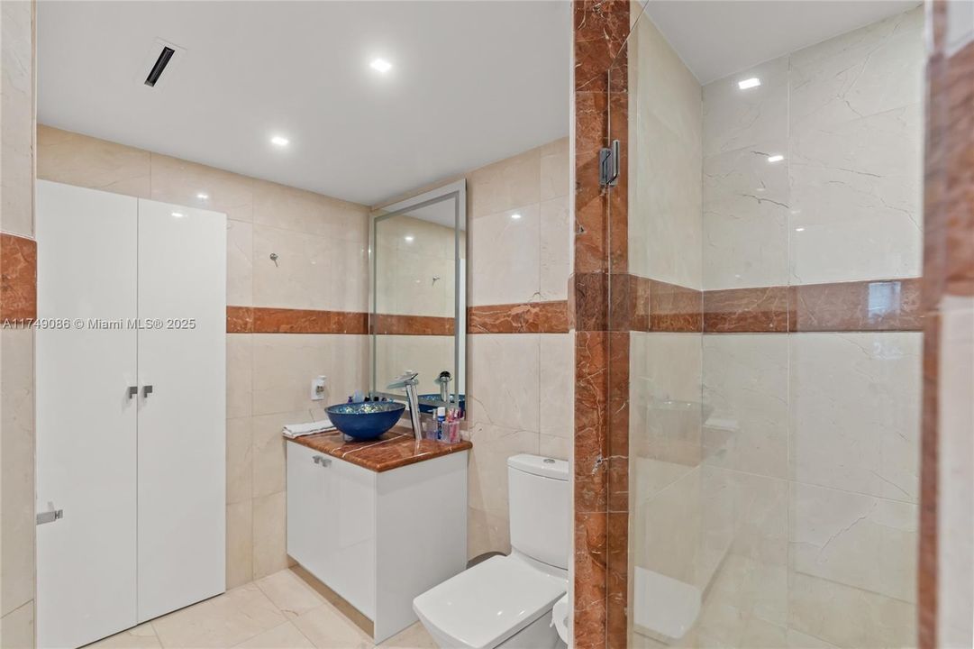 For Sale: $1,850,000 (2 beds, 2 baths, 1380 Square Feet)