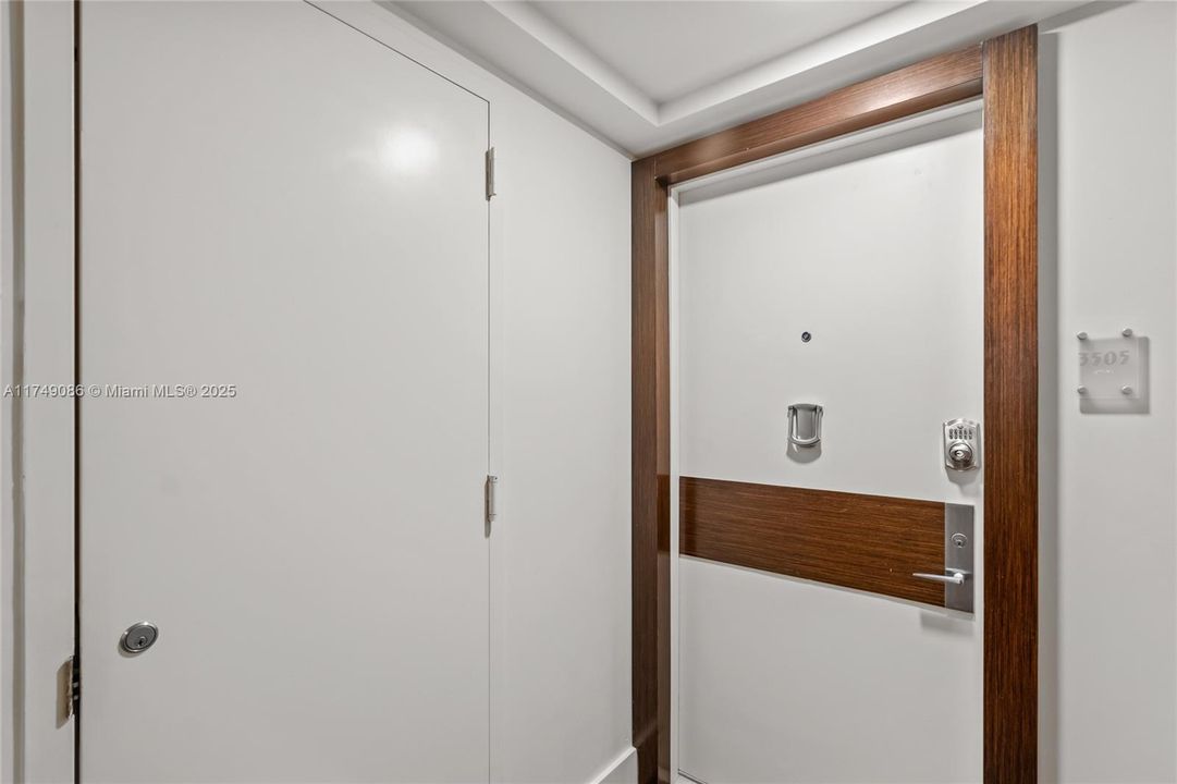 For Sale: $1,850,000 (2 beds, 2 baths, 1380 Square Feet)