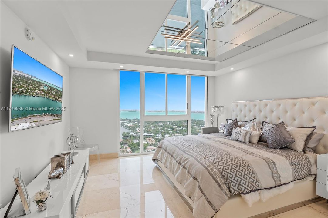 For Sale: $1,850,000 (2 beds, 2 baths, 1380 Square Feet)