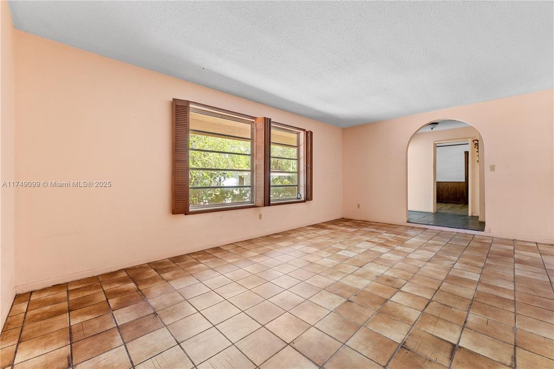 Vendido Recientemente: $2,100,000 (4 camas, 2 baños, 3167 Pies cuadrados)