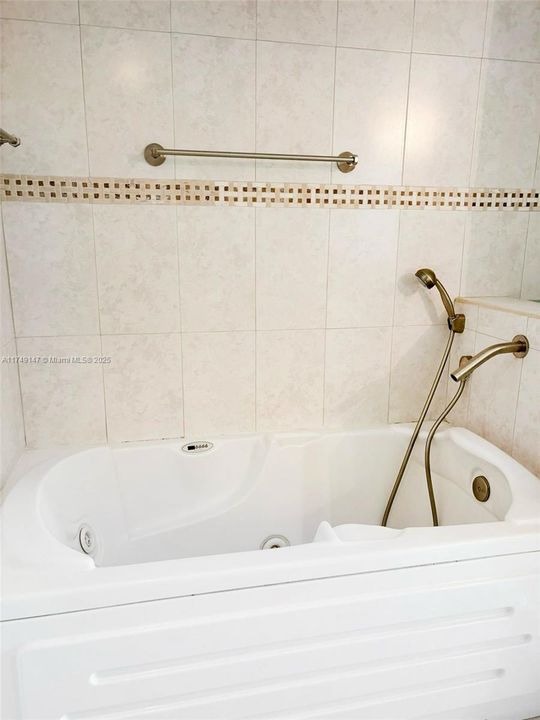 Recently Sold: $495,000 (1 beds, 1 baths, 656 Square Feet)