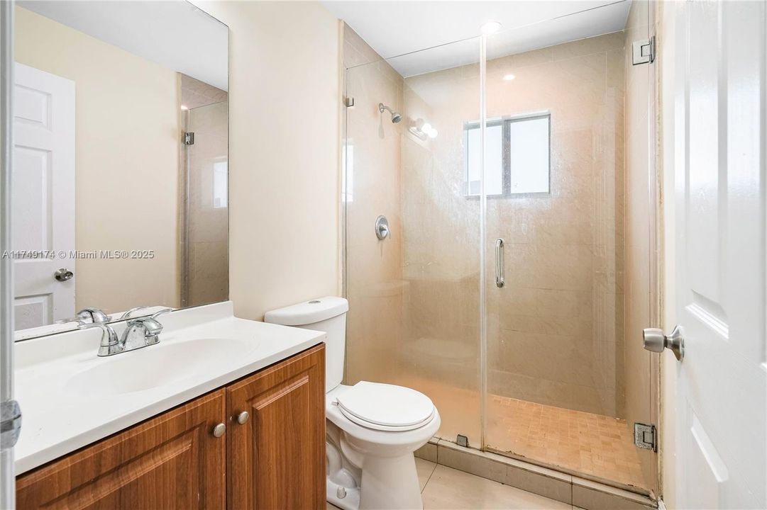 Recently Rented: $2,950 (3 beds, 2 baths, 2433 Square Feet)