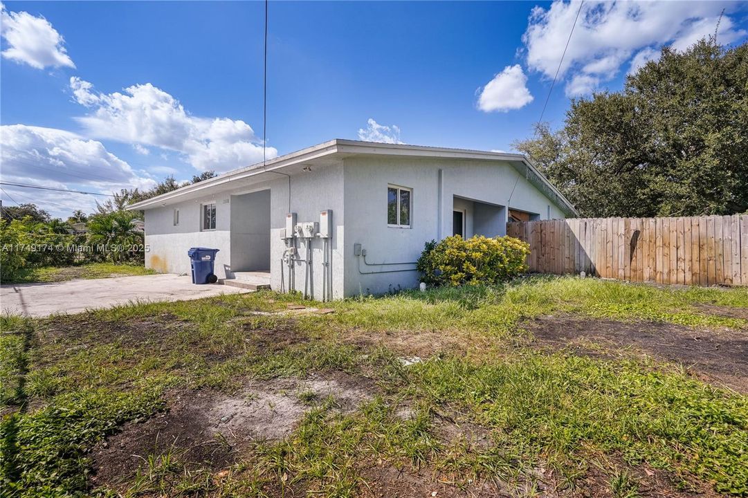 Recently Rented: $2,950 (3 beds, 2 baths, 2433 Square Feet)