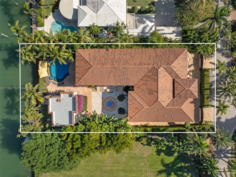 合同活跃: $34,500,000 (9 贝兹, 9 浴室, 12190 平方英尺)