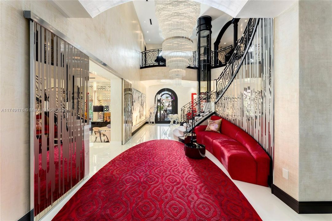 合同活跃: $34,500,000 (9 贝兹, 9 浴室, 12190 平方英尺)