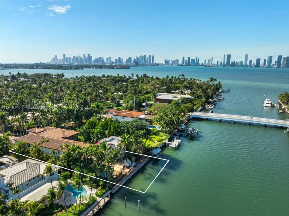 合同活跃: $34,500,000 (9 贝兹, 9 浴室, 12190 平方英尺)