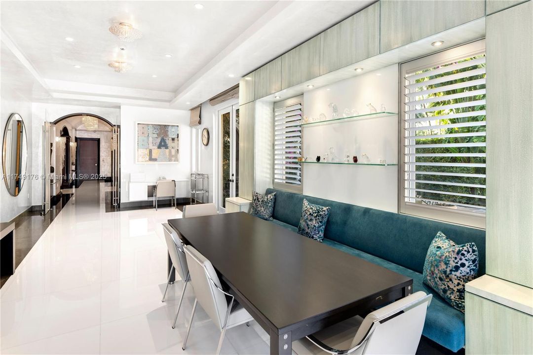 合同活跃: $34,500,000 (9 贝兹, 9 浴室, 12190 平方英尺)