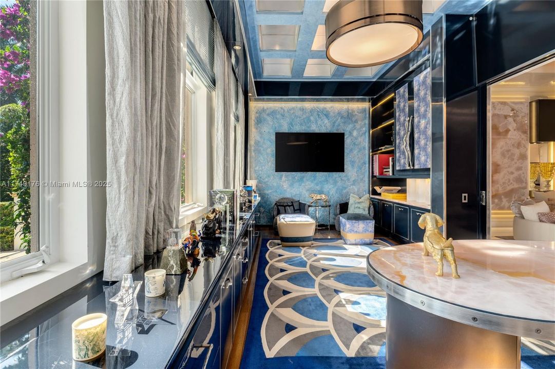 合同活跃: $34,500,000 (9 贝兹, 9 浴室, 12190 平方英尺)