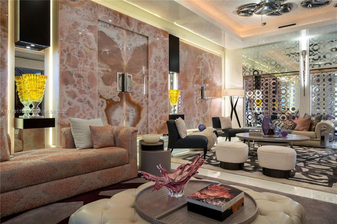 合同活跃: $34,500,000 (9 贝兹, 9 浴室, 12190 平方英尺)