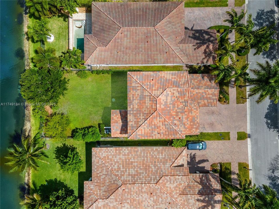 Active With Contract: $1,100,000 (4 beds, 3 baths, 2720 Square Feet)