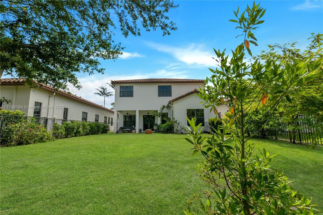 Active With Contract: $1,100,000 (4 beds, 3 baths, 2720 Square Feet)