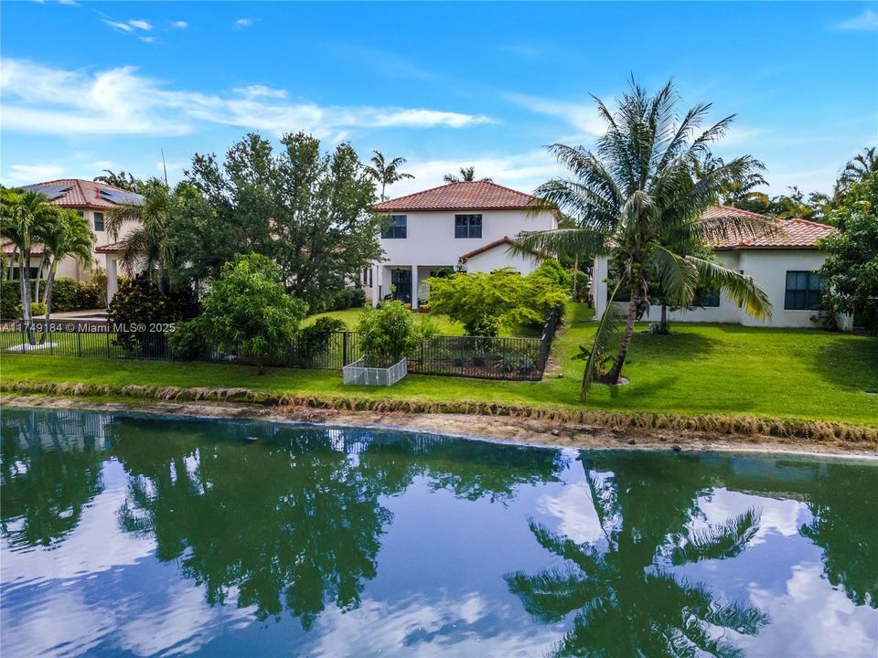 Active With Contract: $1,100,000 (4 beds, 3 baths, 2720 Square Feet)