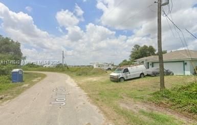 GOING DOWN THE RIGHT SIDE A WAY YOU SEE MORE PROPERTIES