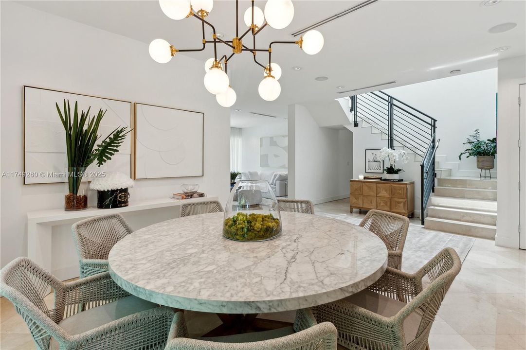 Recently Sold: $4,999,000 (6 beds, 5 baths, 3584 Square Feet)