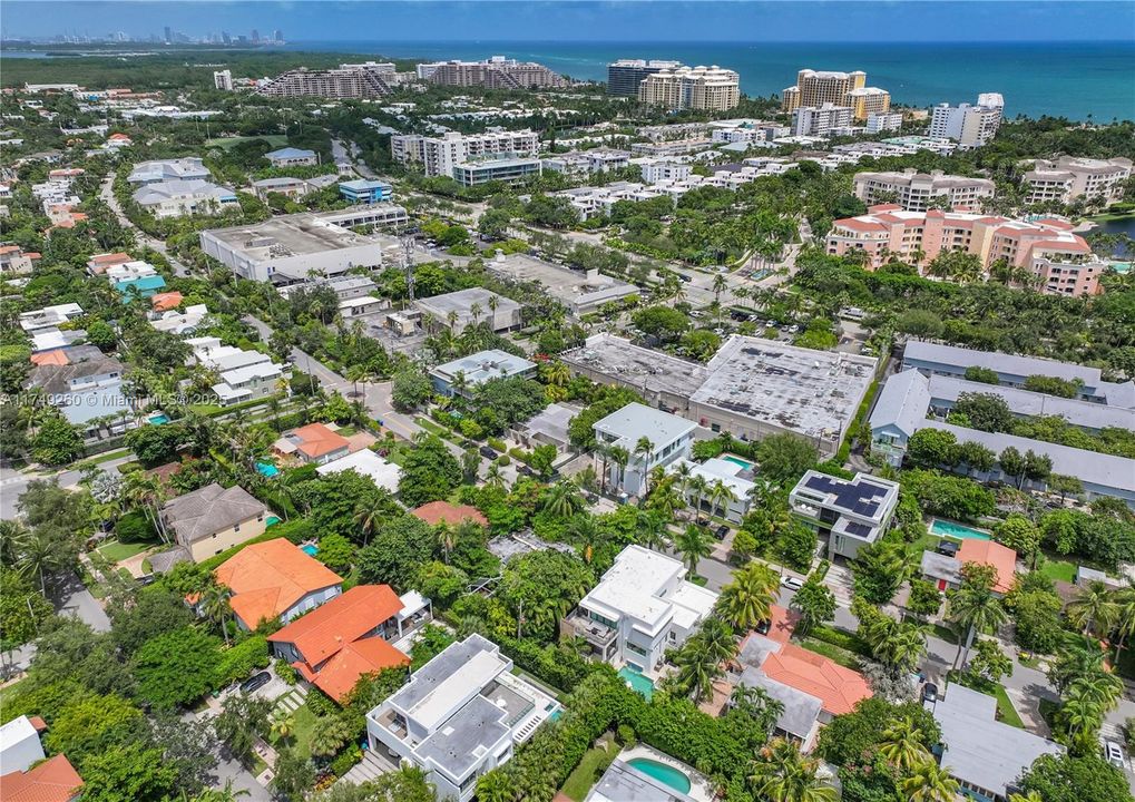 Recently Sold: $4,999,000 (6 beds, 5 baths, 3584 Square Feet)