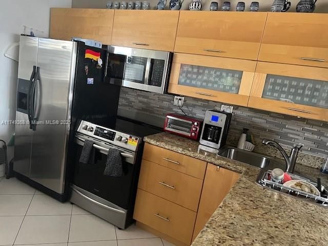 合同活跃: $119,900 (1 贝兹, 1 浴室, 770 平方英尺)