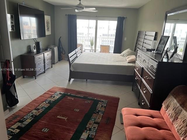 合同活跃: $119,900 (1 贝兹, 1 浴室, 770 平方英尺)