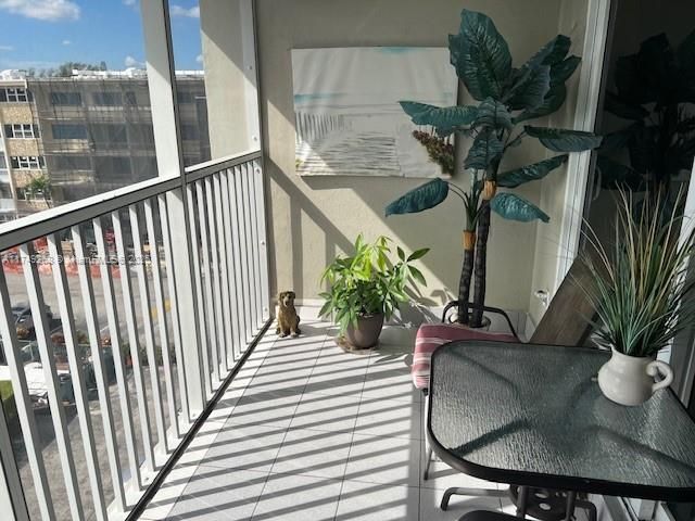 合同活跃: $119,900 (1 贝兹, 1 浴室, 770 平方英尺)