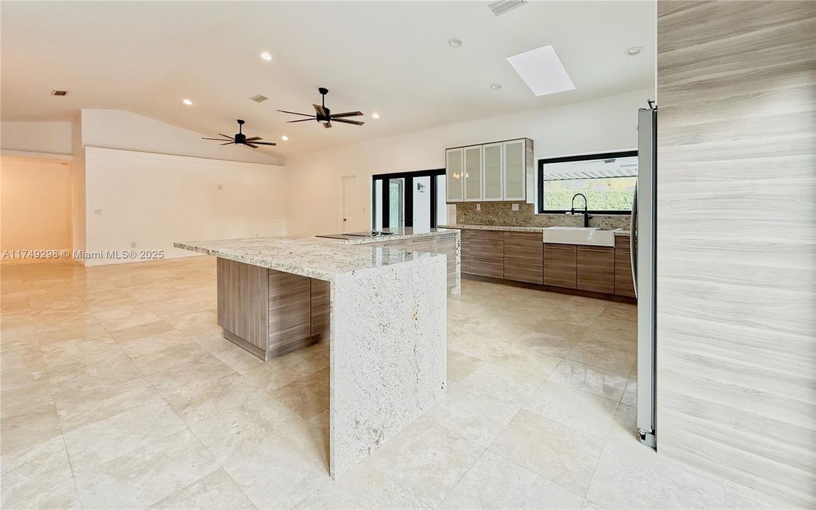 Недавно арендовано: $6,950 (3 спален, 3 ванн, 2242 Квадратных фут)