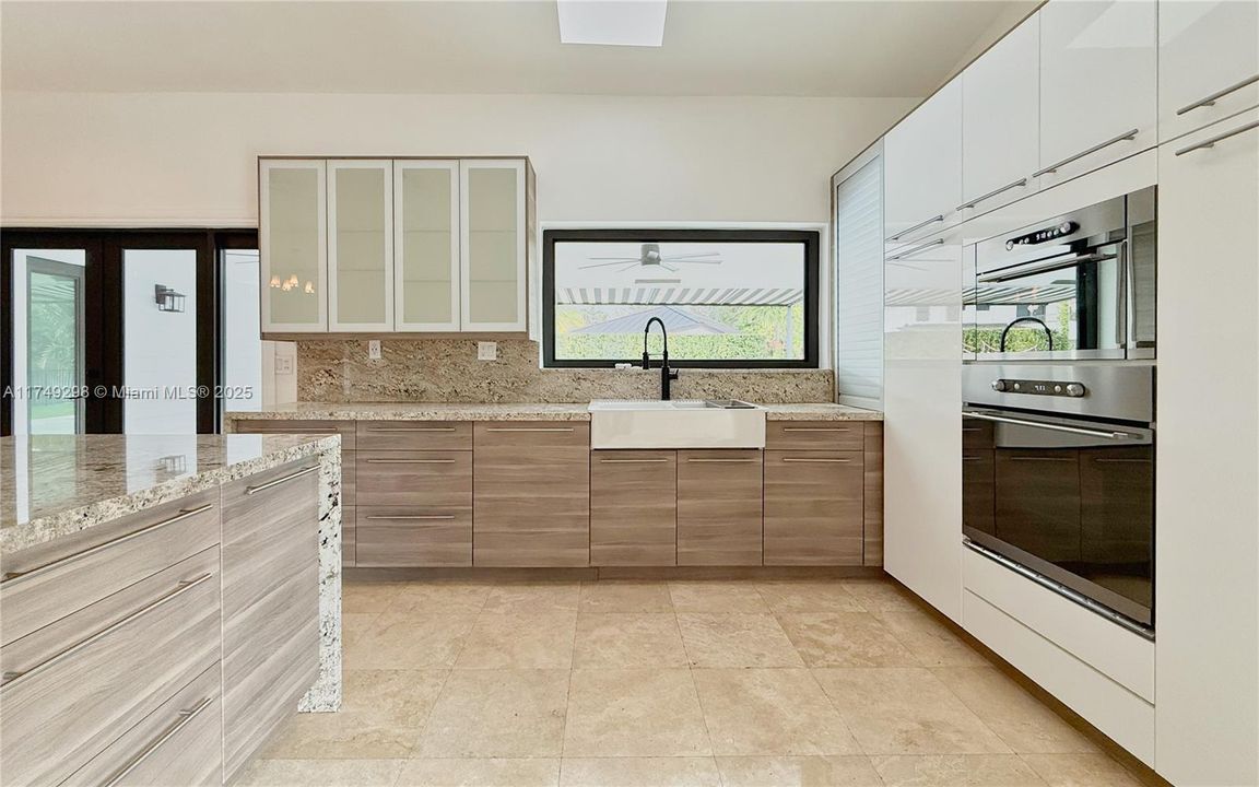 Недавно арендовано: $6,950 (3 спален, 3 ванн, 2242 Квадратных фут)