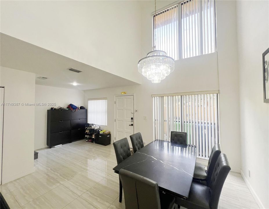 En Venta: $419,000 (3 camas, 2 baños, 1852 Pies cuadrados)