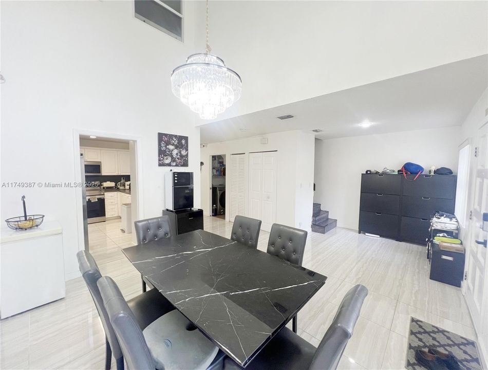 En Venta: $419,000 (3 camas, 2 baños, 1852 Pies cuadrados)