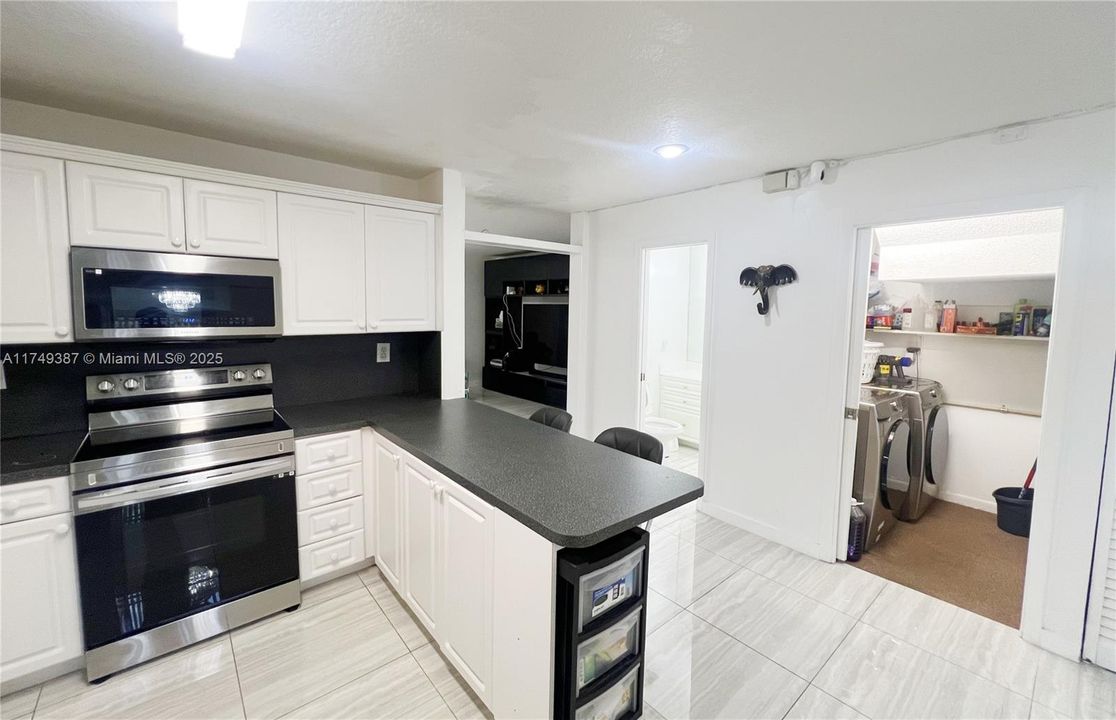 En Venta: $419,000 (3 camas, 2 baños, 1852 Pies cuadrados)