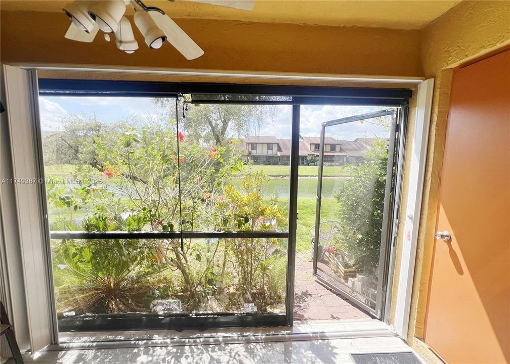 En Venta: $419,000 (3 camas, 2 baños, 1852 Pies cuadrados)