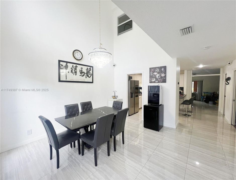 En Venta: $419,000 (3 camas, 2 baños, 1852 Pies cuadrados)