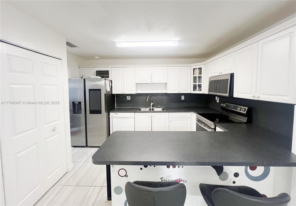 En Venta: $419,000 (3 camas, 2 baños, 1852 Pies cuadrados)