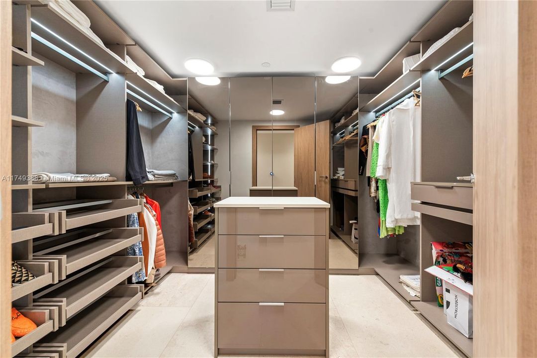 For Sale: $5,500,000 (3 beds, 4 baths, 2882 Square Feet)