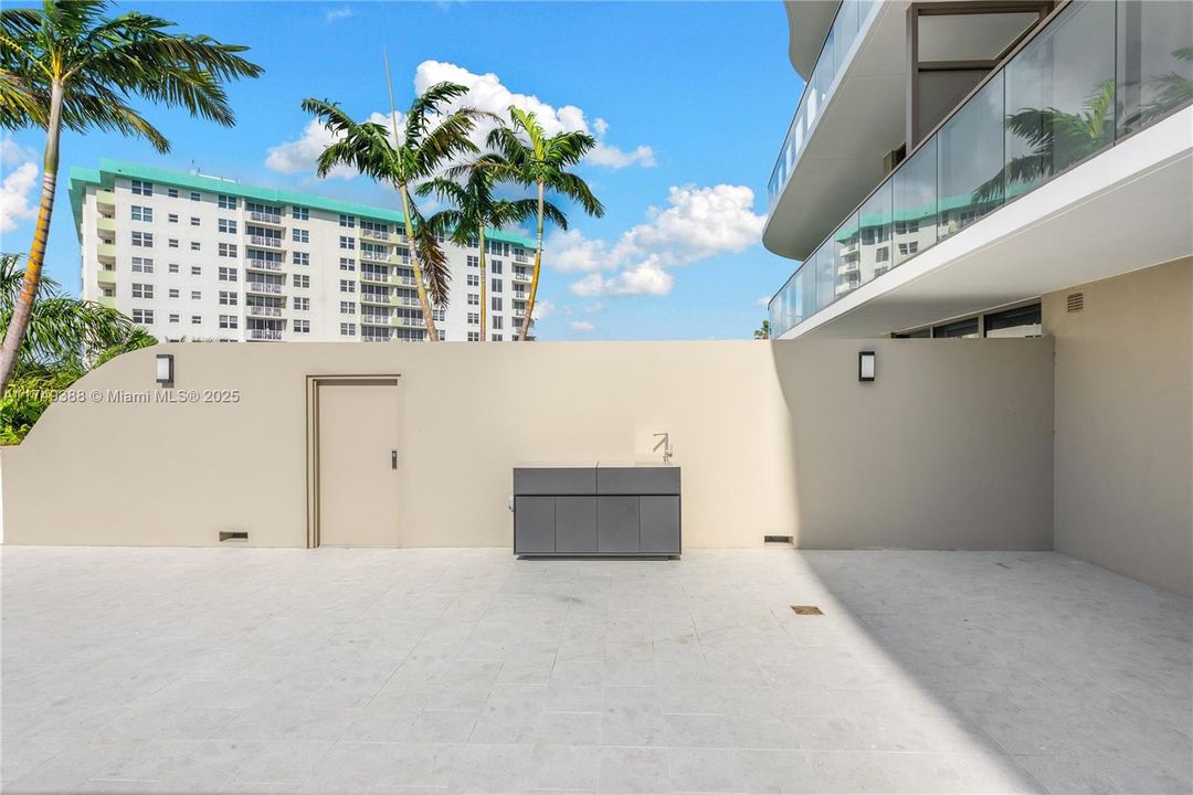 For Sale: $5,500,000 (3 beds, 4 baths, 2882 Square Feet)