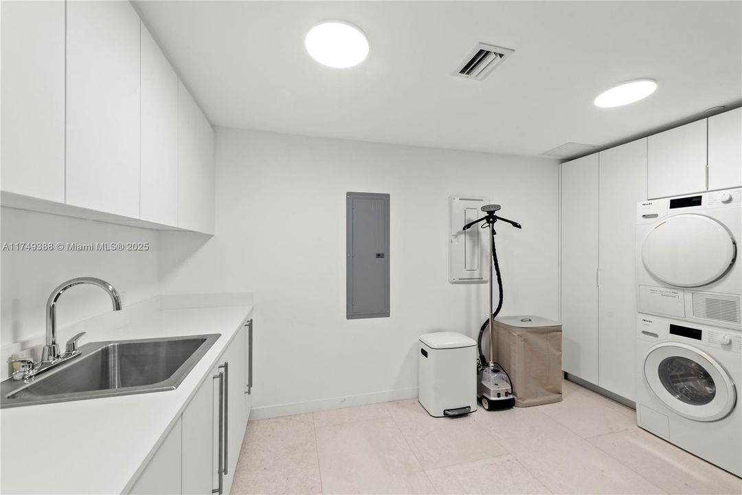 For Sale: $5,500,000 (3 beds, 4 baths, 2882 Square Feet)