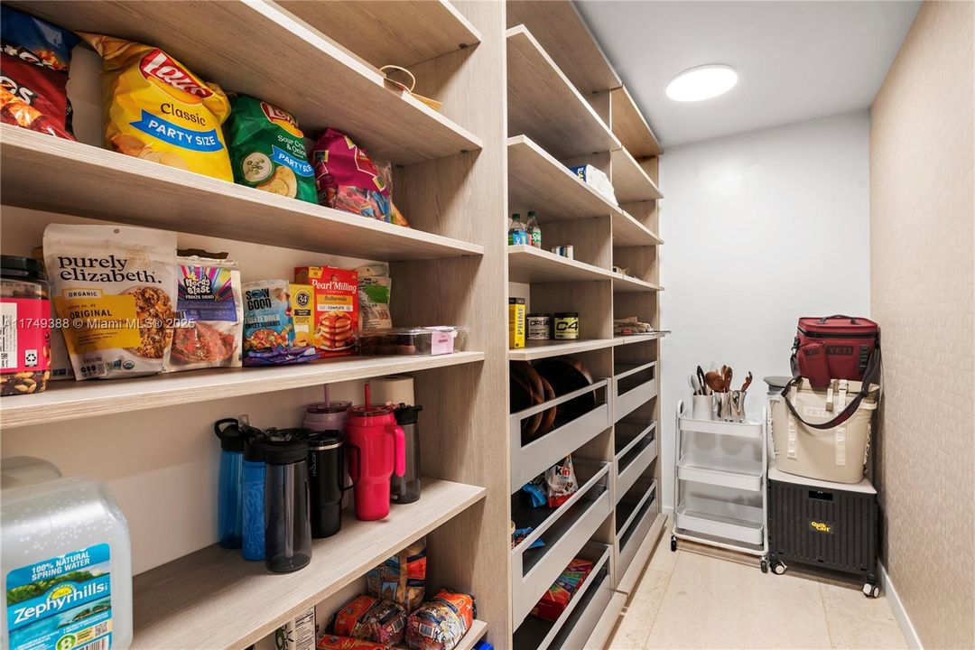 For Sale: $5,500,000 (3 beds, 4 baths, 2882 Square Feet)