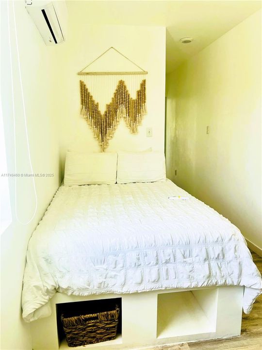 Guest bedroom (1st floor)