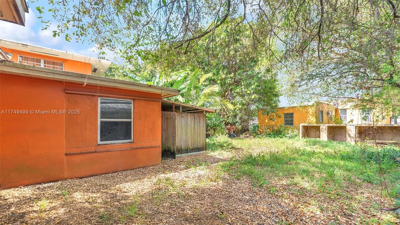 Recently Rented: $2,750 (3 beds, 2 baths, 2894 Square Feet)