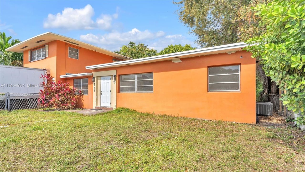 Recently Rented: $2,750 (3 beds, 2 baths, 2894 Square Feet)