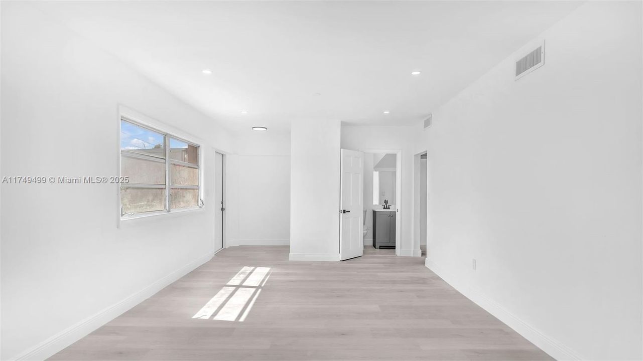 Recently Rented: $2,750 (3 beds, 2 baths, 2894 Square Feet)