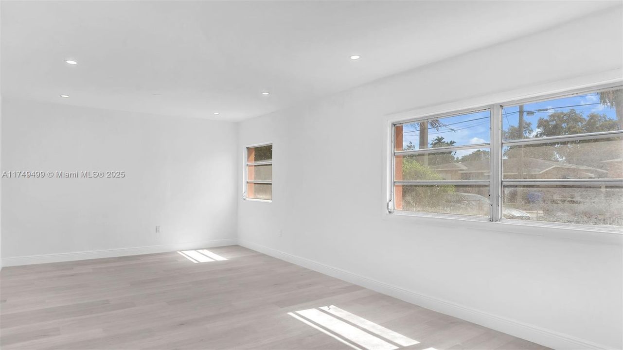 Recently Rented: $2,750 (3 beds, 2 baths, 2894 Square Feet)