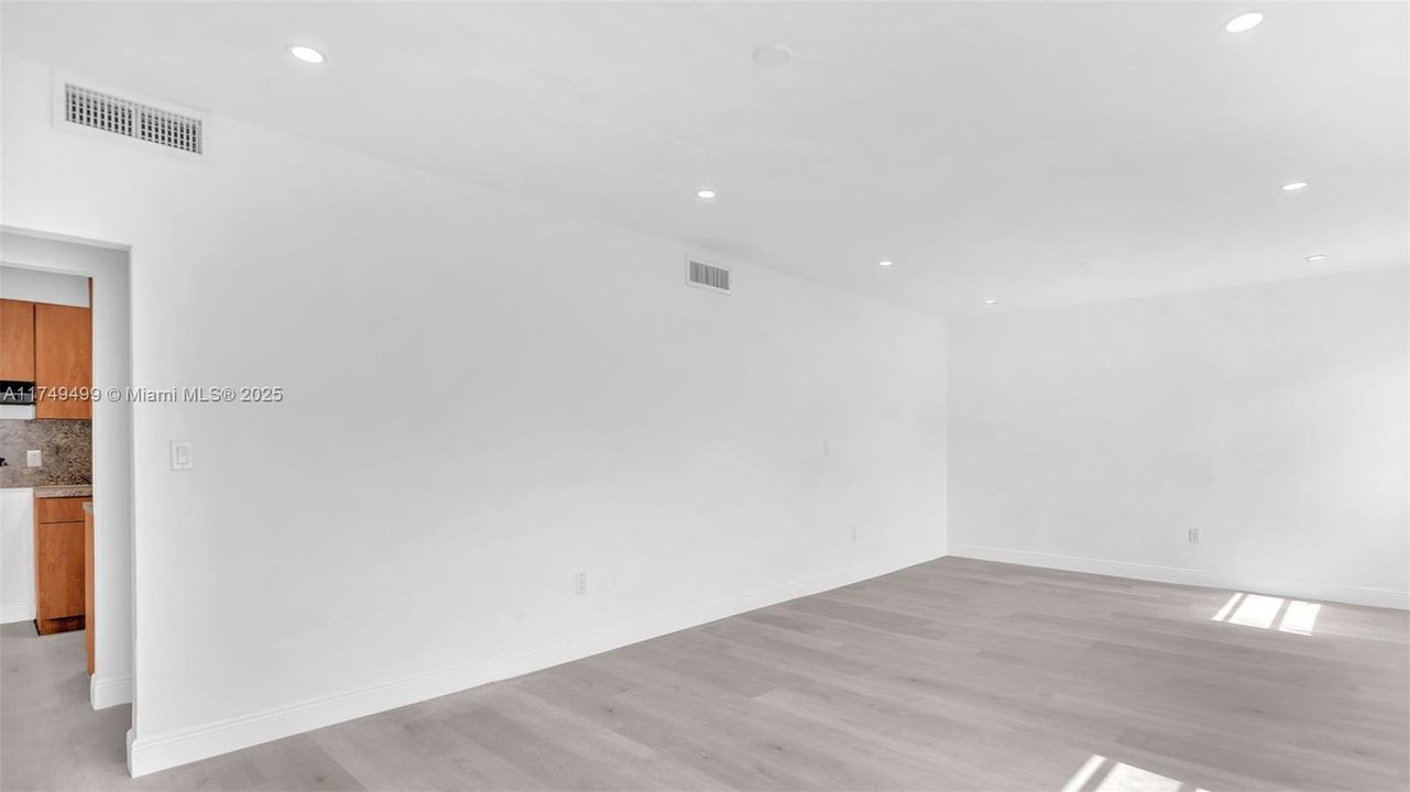 Recently Rented: $2,750 (3 beds, 2 baths, 2894 Square Feet)