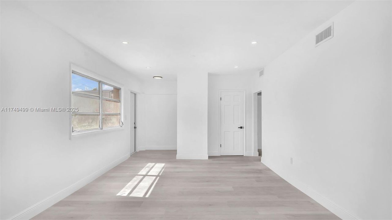 Recently Rented: $2,750 (3 beds, 2 baths, 2894 Square Feet)