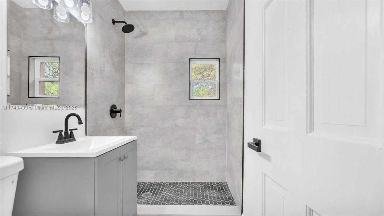 Recently Rented: $2,750 (3 beds, 2 baths, 2894 Square Feet)