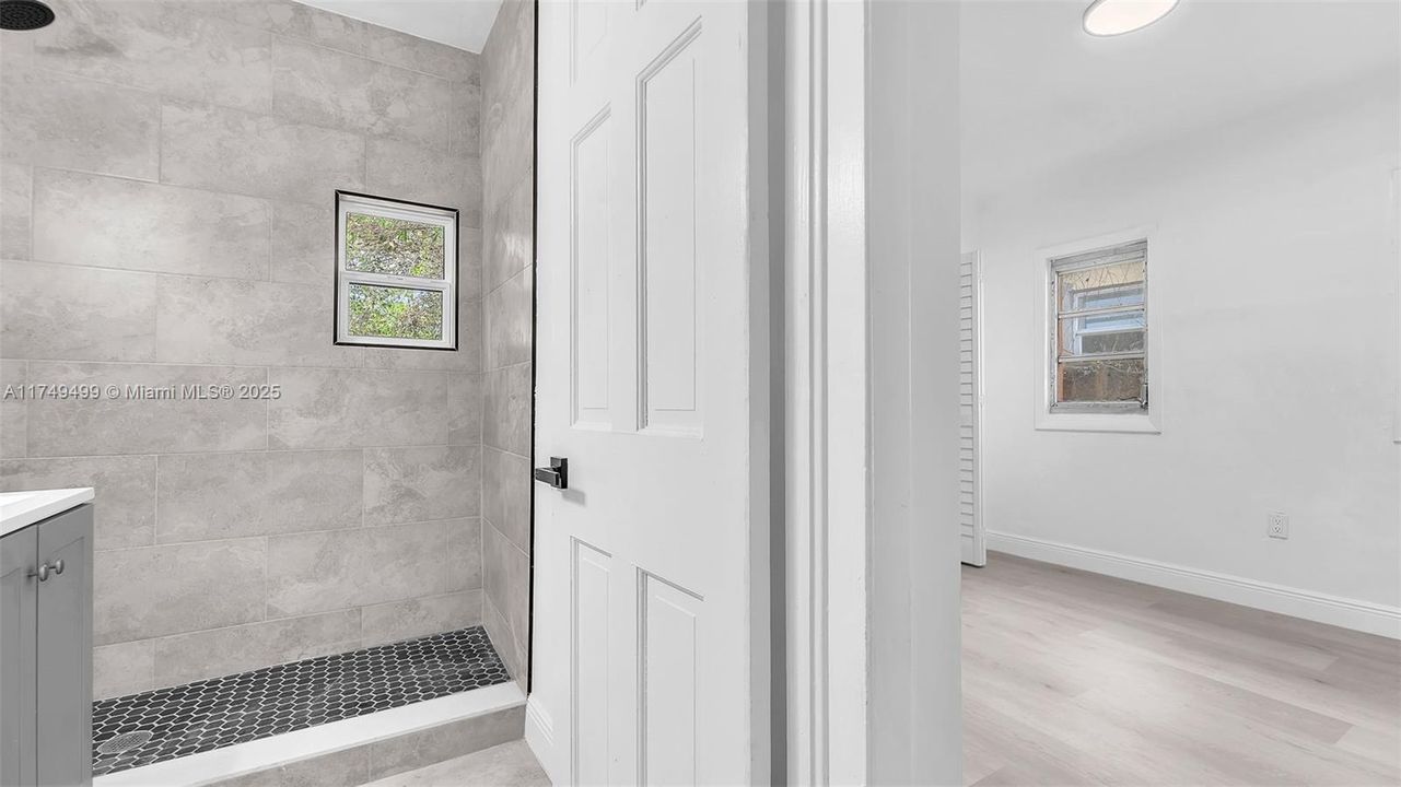 Recently Rented: $2,750 (3 beds, 2 baths, 2894 Square Feet)