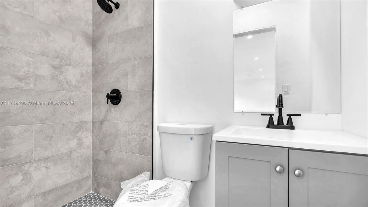 Recently Rented: $2,750 (3 beds, 2 baths, 2894 Square Feet)