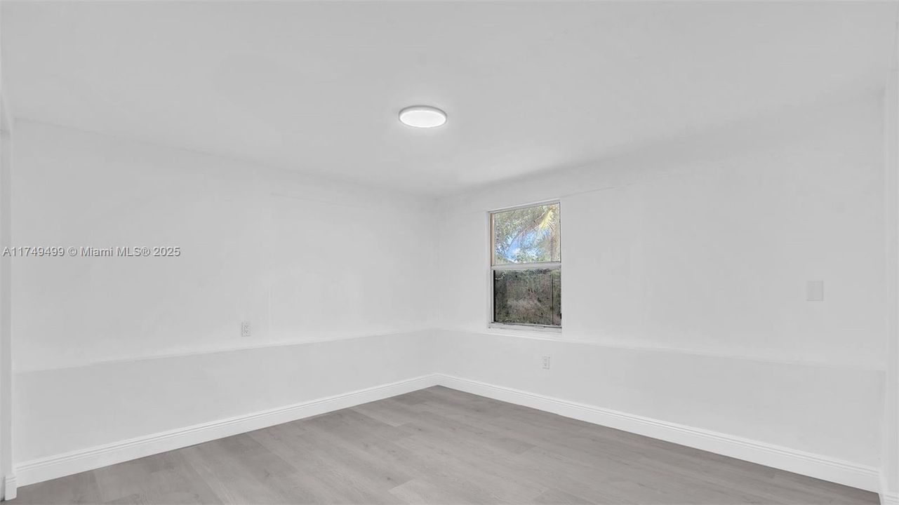 Recently Rented: $2,750 (3 beds, 2 baths, 2894 Square Feet)