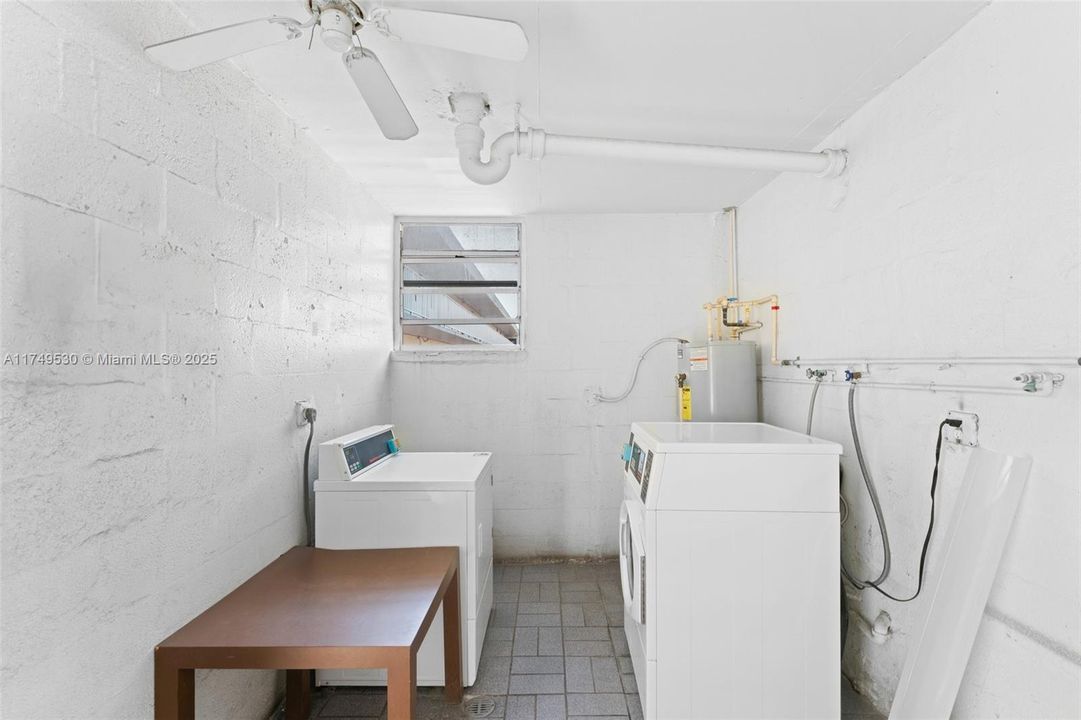 For Sale: $160,000 (1 beds, 1 baths, 1002 Square Feet)