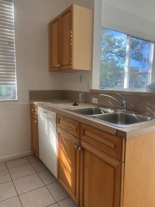 Недавно арендовано: $1,799 (2 спален, 2 ванн, 1206 Квадратных фут)