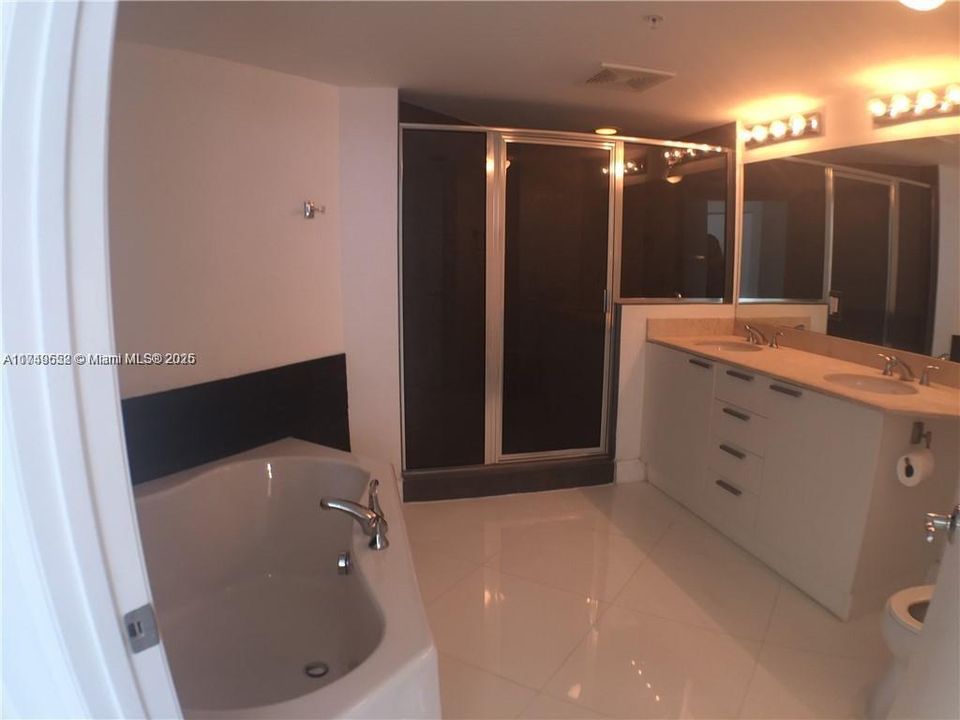 For Sale: $1,550,000 (2 beds, 2 baths, 1602 Square Feet)