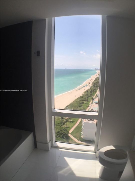 For Sale: $1,550,000 (2 beds, 2 baths, 1602 Square Feet)