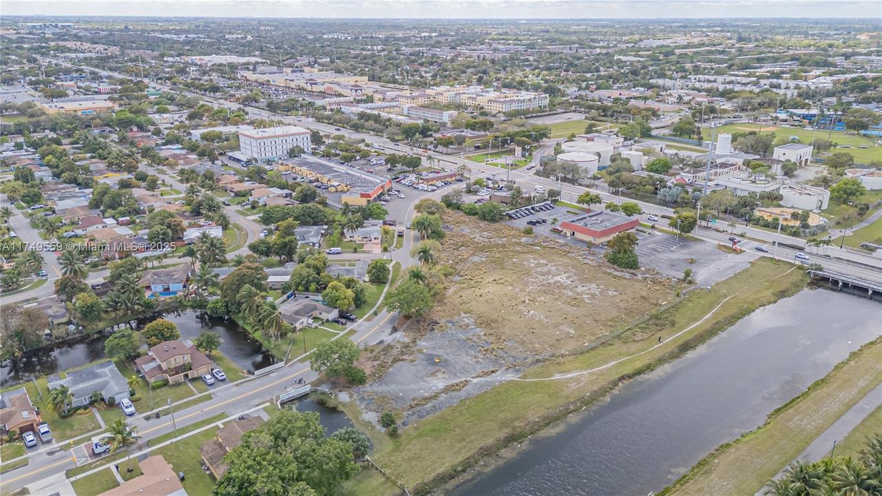 For Sale: $4,500,000 (2.73 acres)